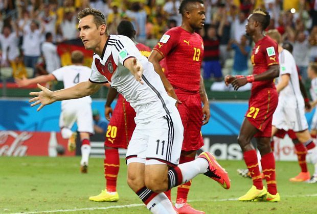 
                <strong>Rihanna und Miroslav Klose</strong><br>
                Ganz "nebenbei" zieht Klose auch in der ewigen WM-Torjägerliste mit dem Brasilianer Ronaldo gleich. Beide Stürmer stehen nun bei 15 Treffern.
              