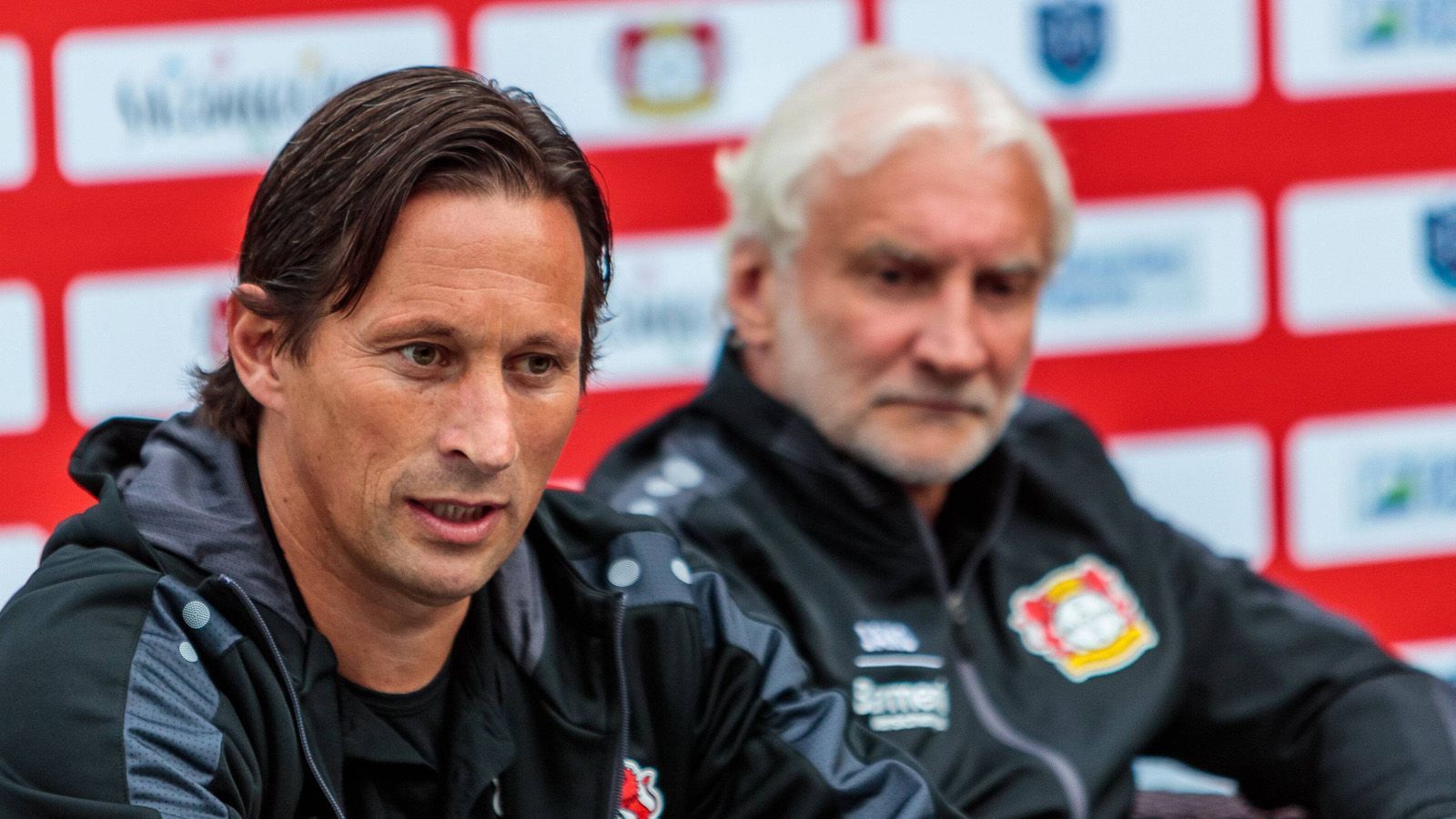 
                <strong>Roger Schmidt</strong><br>
                Doch Rose ist nicht der erste Trainer, den Salzburg an einen Bundesliga-Klub verliert. 2014 wechselte Roger Schmidt als Cheftrainer von Red Bull Salzburg zu Bayer Leverkusen, wo Schmidt in 125 Pflichtspielen an der Seitenlinie stand.
              