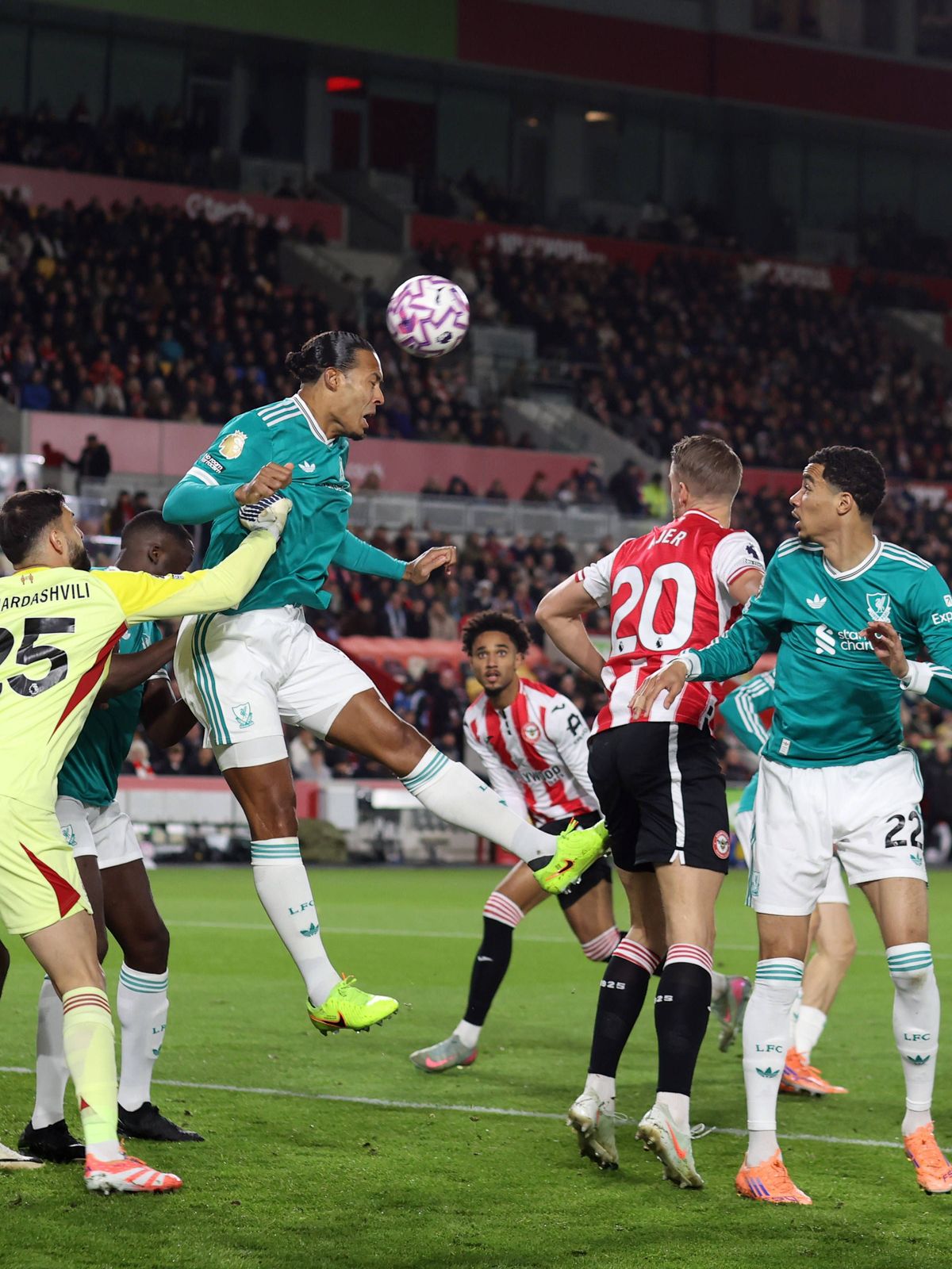 Brentford v Liverpool 25 October 2025 Brentford - Premier League Football - Brentford FC v Liverpool FC - Virgil van Dijk of Liverpool heads the ball away from a long throw as Liverpool goalkeeper ...