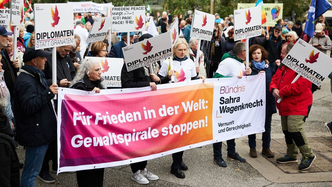 „Nie wieder Krieg“-Demonstration Berlin