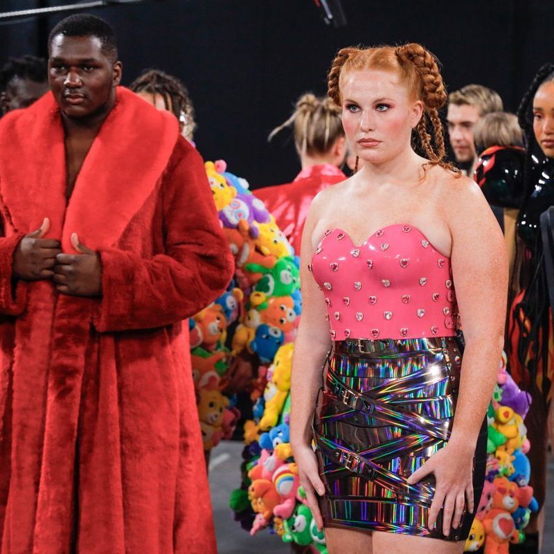 Die Models bekommen in Folge 5 wertvolle Catwalk-Tipps von Marina Hoermanseder und Jon Kortajarena.