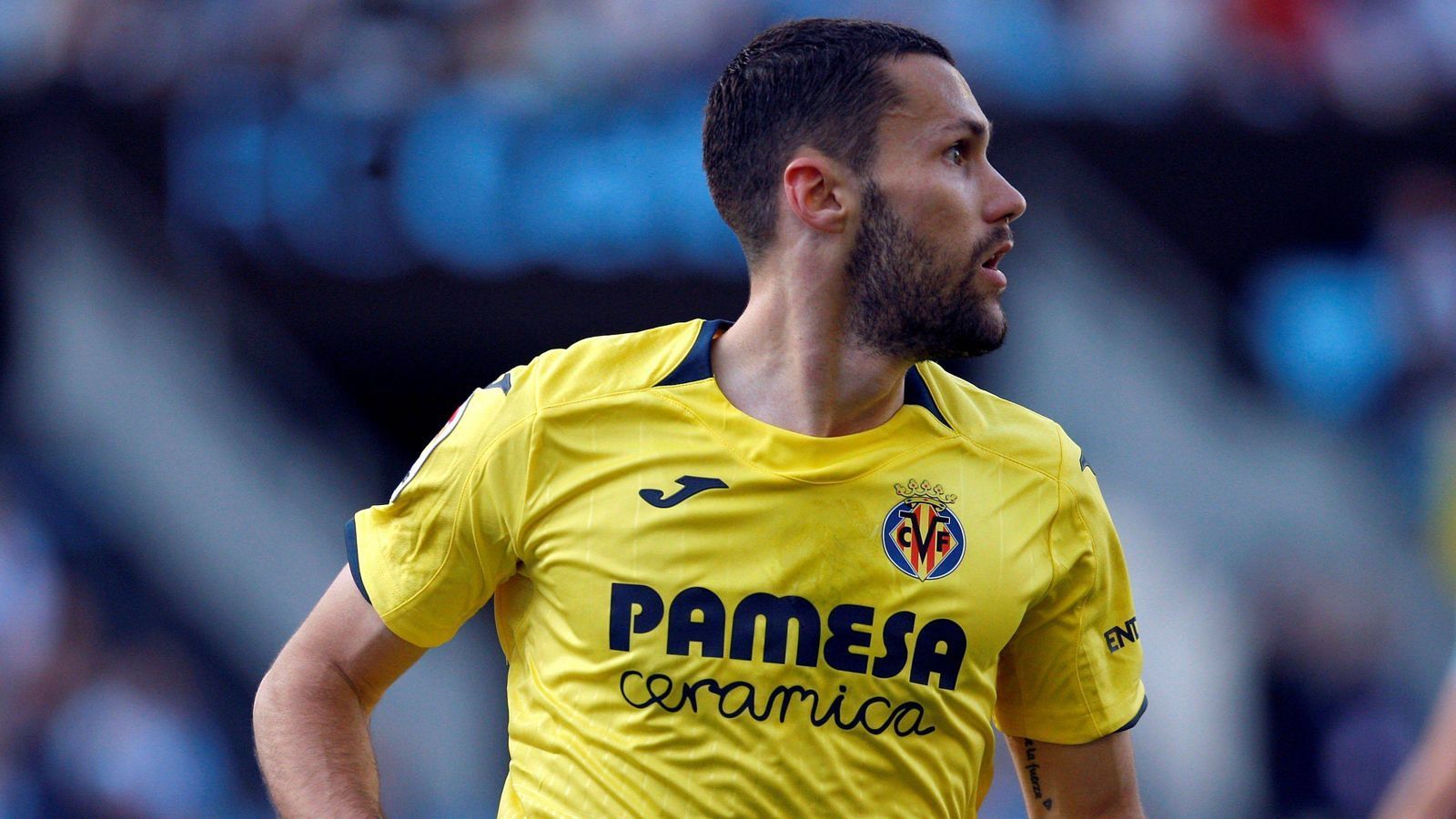 
                <strong>Alfonso Pedraza</strong><br>
                Holt sich die Eintracht den flexibel einsetzbaren Linksfuß? Beim FC Villarreal spielte 23-Jährige in der abgelaufenen Saison als Linksverteidiger, linker Mittelfeldspieler und Linksaußen, erzielte dabei drei Tore und legte vier weitere auf. Bei der EM wurde er bislang nur einmal eingewechselt.
              