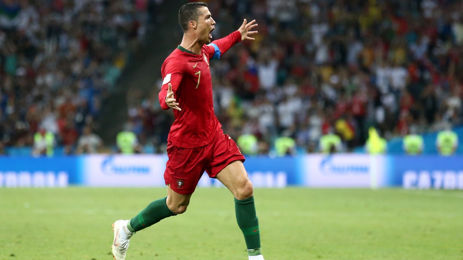 
                <strong>Ältester Schütze eines Dreierpacks</strong><br>
                Cristiano Ronaldo hat am zweiten Tag der WM-Endrunde 2018 seinen ersten Rekord aufgestellt! Der Superstar von Real Madrid erzielte beim 3:3-Unentschieden Portugals gegen Spanien einen Dreierpack. Mit 33 Jahren und 130 Tagen ist der amtierende Weltfußballer damit der älteste Spieler, dem drei Treffer in einem WM-Endrunden-Spiel gelangen. (Quelle: Opta)
              