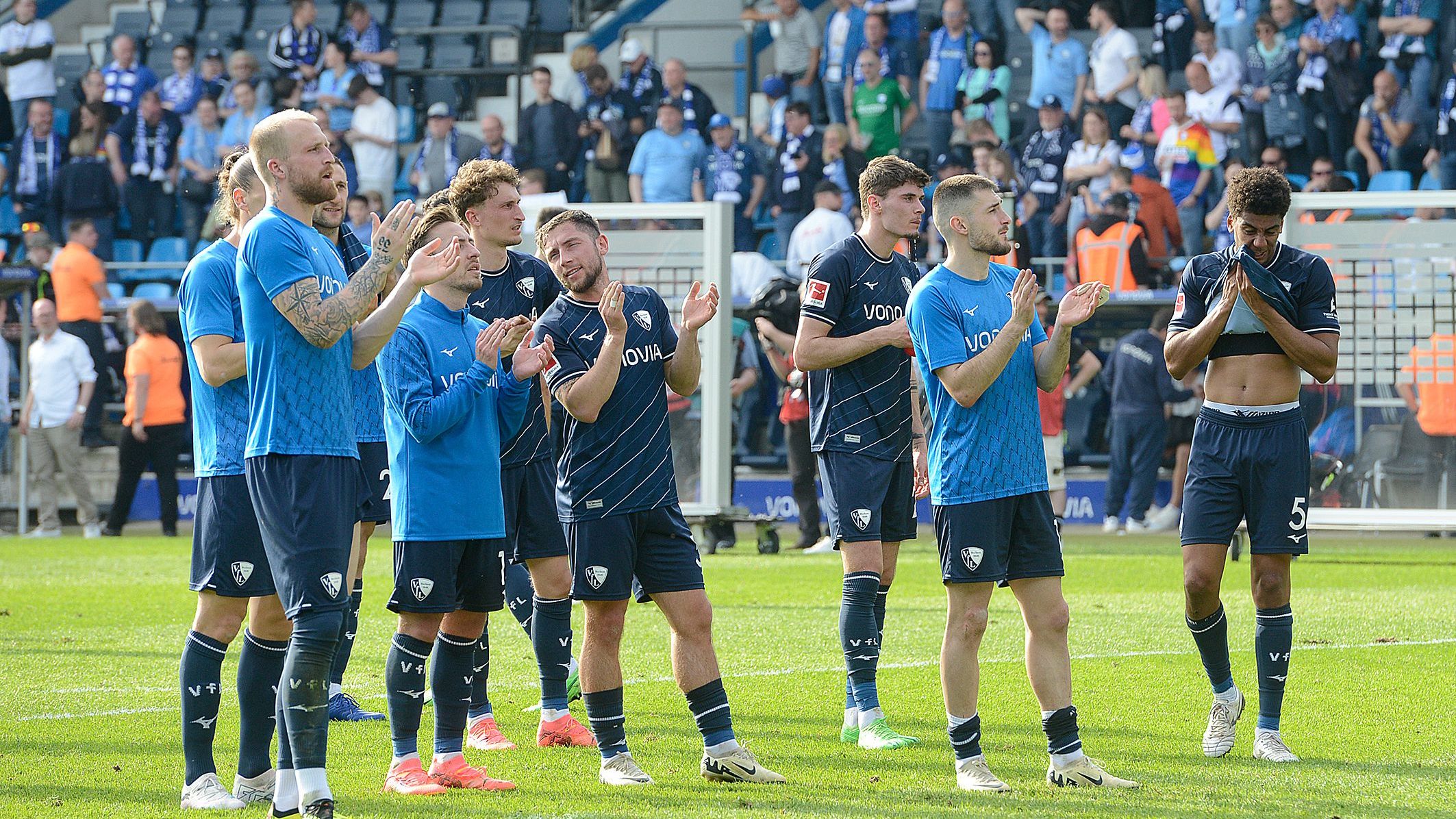 <strong>Kampf gegen den Relegationsplatz</strong><br>Drei Teams können am Ende der Saison auf Rang 16 einlaufen. Dies gilt für Bochum (33), Mainz (32) und Union Berlin (30). Sollten die Eisernen gegen Freiburg nicht gewinnen, sind Bochum und Mainz (aufgrund des Torverhältnisses) gerettet. Gewinnt Union jedoch, müssen Mainz und Bochum punkten, um nicht überholt zu werden.