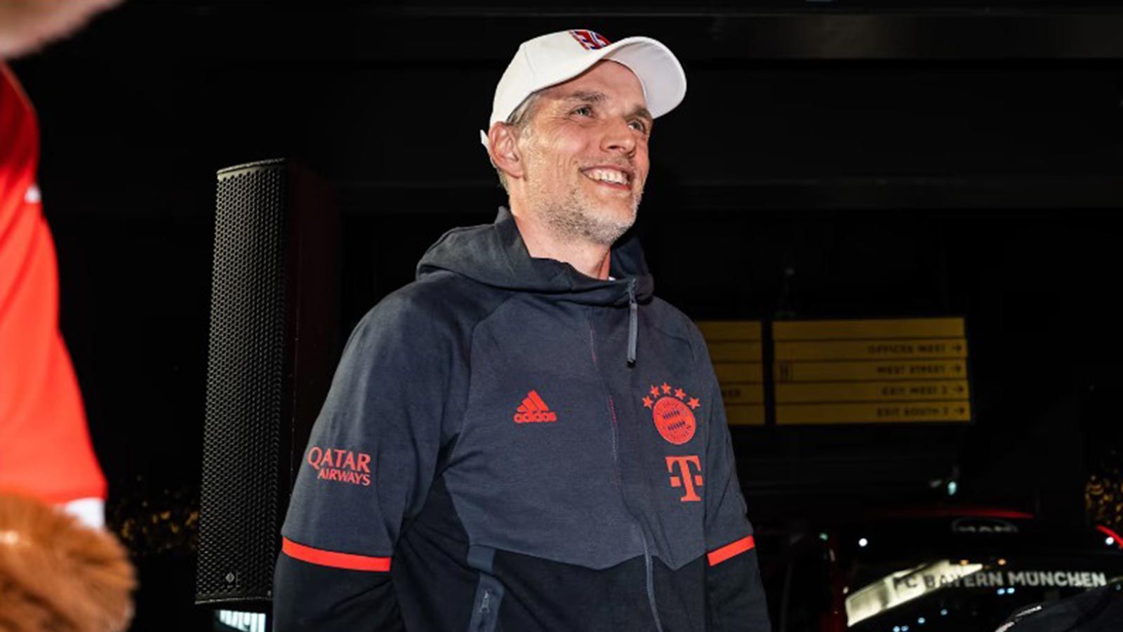 
                <strong>Tuchel strahlt</strong><br>
                Seine erste deutsche Meisterschaft nach einer schwierigen Saison lässt Trainer Thomas Tuchel strahlen.
              