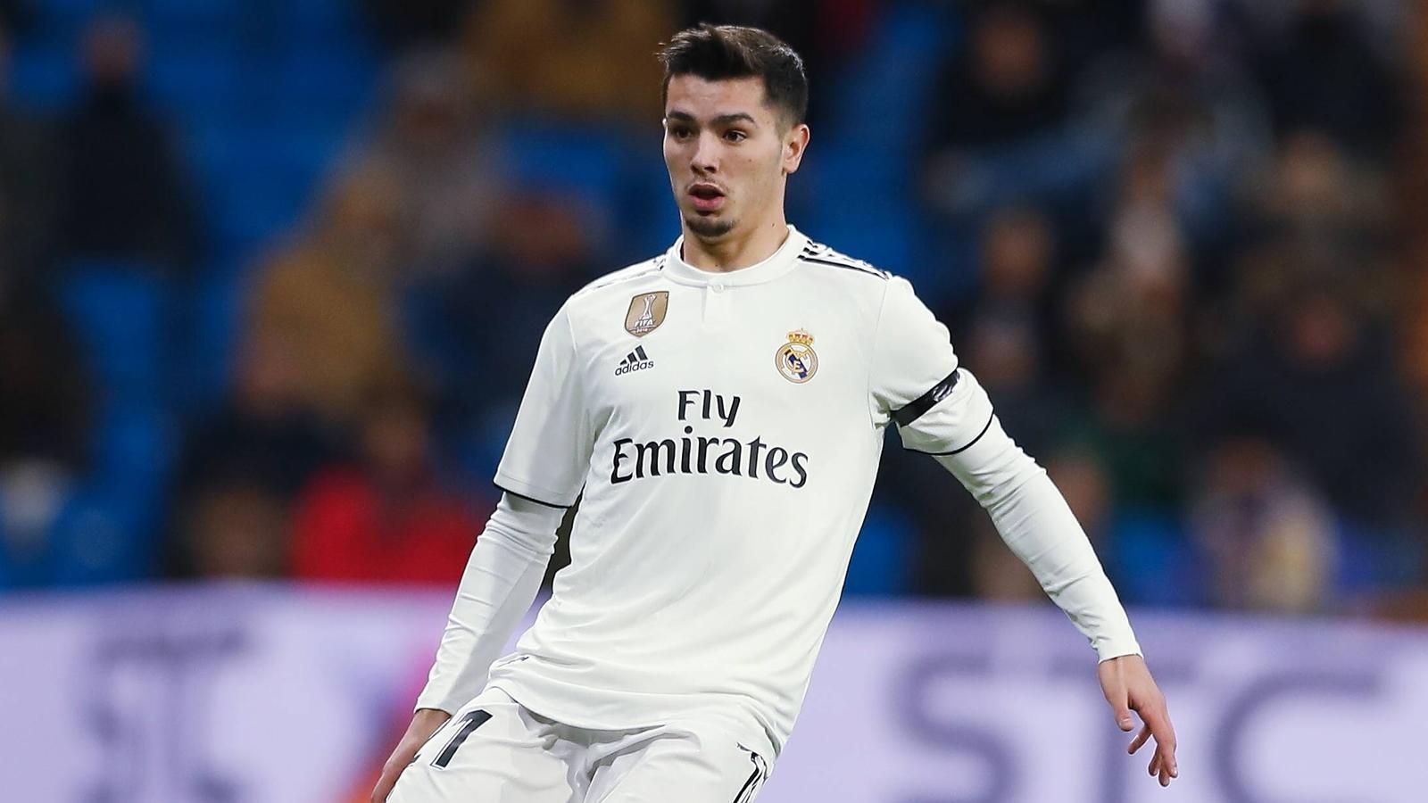 
                <strong>Brahim Diaz</strong><br>
                Brahim Diaz wechselte im Winter 2019 für 17 Millionen Euro von Manchester City zu Real Madrid. Für die Citizens bestritt der Offensive Mittelfeldspieler bereits fünf Kurzeinsätze in der Premier League, sowie drei in der Champions League. Gegen Huesca stand der spanische Youngster nun zum ersten Mal, nach zuvor drei Kurzeinsätzen, in der Startelf der "Königlichen". Der 19-Jährige glänzte gleich als Vorlagengeber und sorgte mit seinen Offensiv-Aktionen für frischen Wind bei Real. Der spanische U21-Nationalspieler hat in Madrid noch einen Vertrag bis 2025. 
              