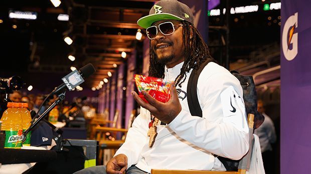 
                <strong>Platz 8: Marshawn Lynch (Seattle Seahawks)</strong><br>
                Platz 8: Marshawn Lynch (Seattle Seahawks). Einnahmen: 5 Millionen Dollar.
              