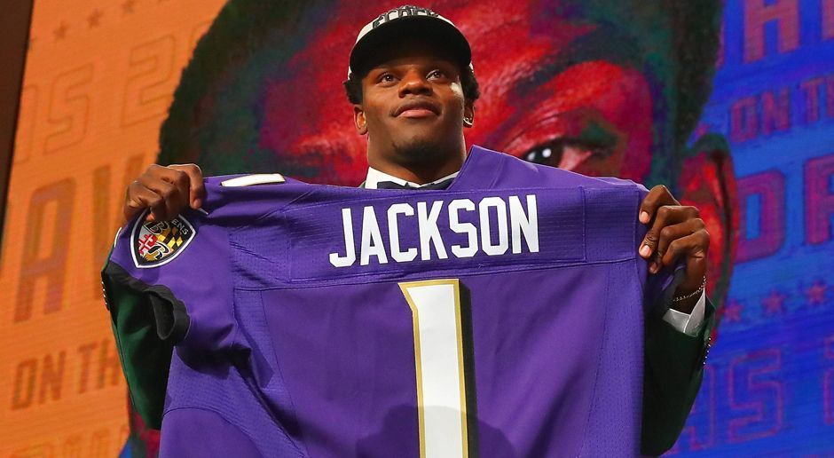 
                <strong>Gewinner: Lamar Jackson</strong><br>
                Er hat sich den Platz in der ersten Runde verdient. Er wurde zwar als Letzter ausgewählt, doch er kündigte schon mal einen Super-Bowl-Sieg an. Tatsächlich kann sich Jackson hinter Joe Flacco entwickeln, und wenn er soweit ist, sicher für das eine oder andere Highlight sorgen.
              