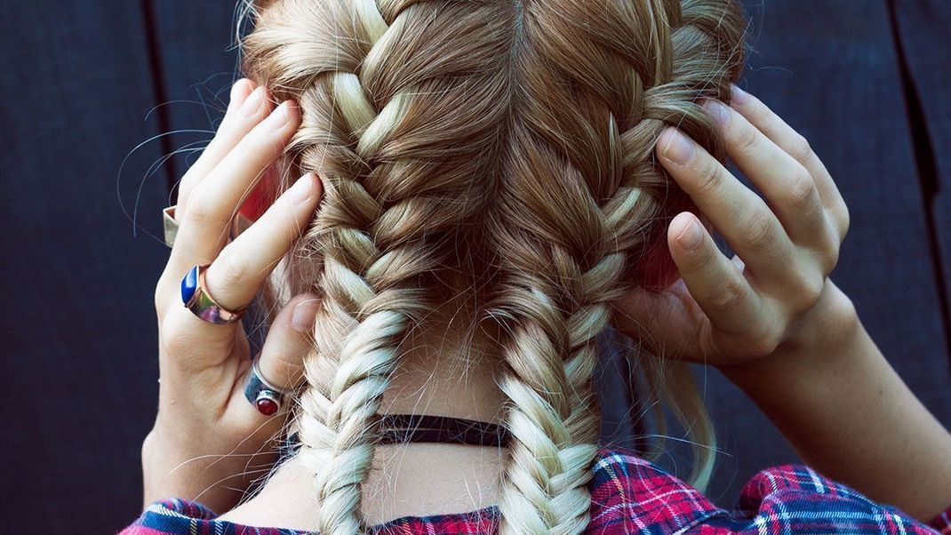 Holländischer Fischgrätenzopf – im Beauty-Artikel findet ihr eine step by step Hairstyling-Anleitung zum Nachmachen.