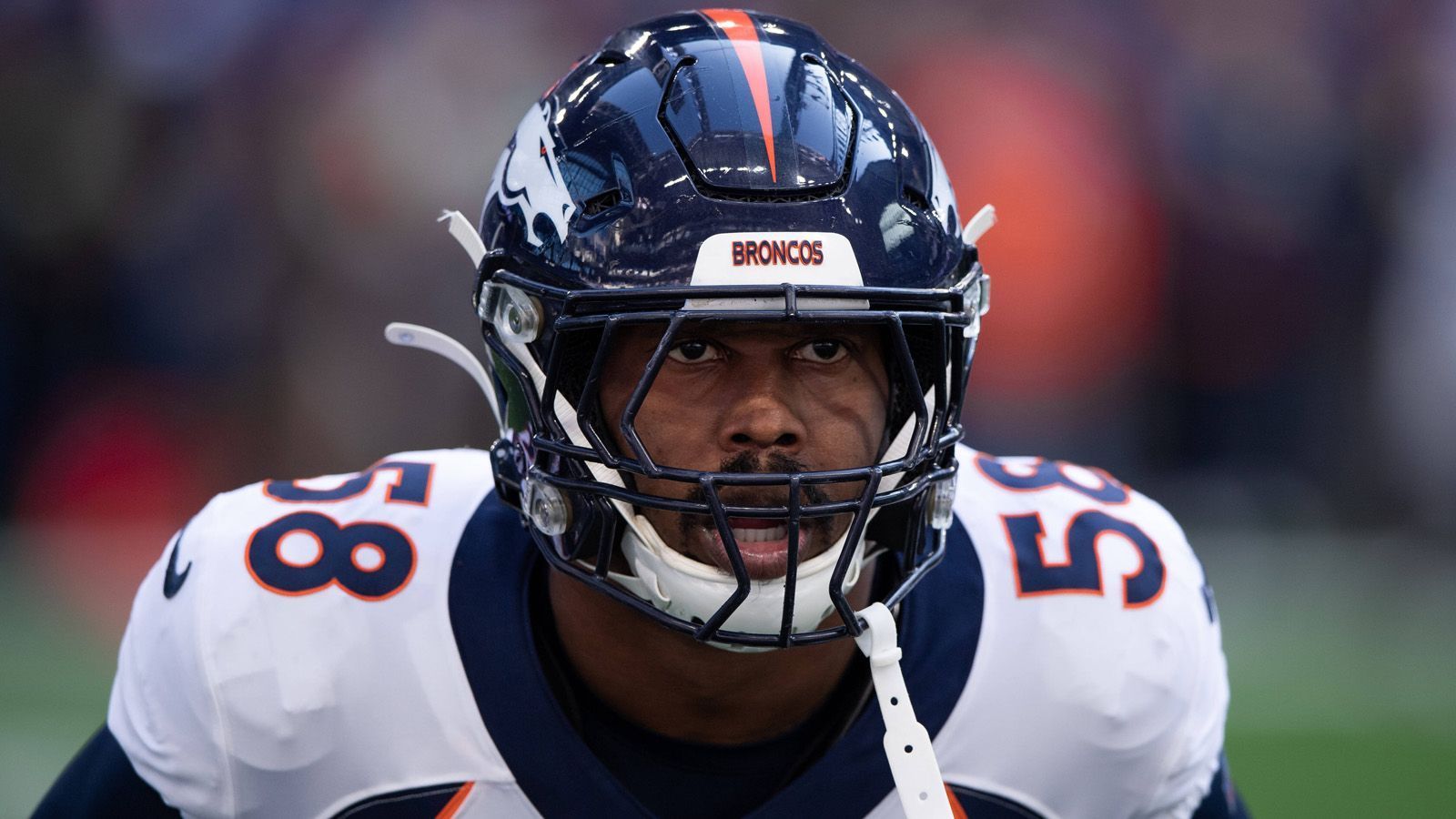 
                <strong>6. Von Miller (Denver Broncos)</strong><br>
                Von Miller ist der zweite Spieler in diesem Ranking, der vergangene Saison verletzungsbedingt kein einziges Spiel absolvierte. Der 32-Jährige spielt seit 2011 für die Denver Broncos und kommt auf insgesamt 106 Sacks.
              