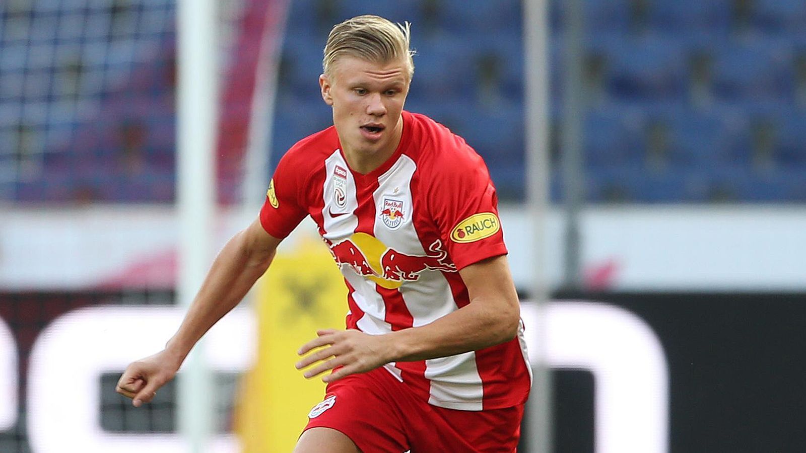 
                <strong>Erling Braut Haaland (FC Salzburg)</strong><br>
                Aus der Salzburger Fußballschule strömen mittlerweile immer mehr Talente (meistens nach Leipzig). Der Fluss scheint nicht so schnell zu versiegen, denn mit dem 19-jährigen Norweger kickt bereits das nächste Juwel in Österreich. Dass der athletische Stürmer mit seinem wuchtigen linken Fuß über jede Menge Torgefahr verfügt, hat er nicht nur bei der U20-WM bewiesen, wo er für Norwegen in einem Spiel neun Tore schoss. In der österreichischen Bundesliga hat er in den ersten sieben Saisonspielen bereits elf Tore erzielt und fünf Assists gesammelt. Nun sorgte Haaland auch in der Königsklasse für Furore: Am ersten Spieltag schnürte der 19-Jährige beim 6:2-Kantersieg gegen Belgiens Meister KRC Genk in der ersten Halbzeit einen Dreierpack und wurde zum gefeierten Helden der "Salzburg-Festspiele" bei der Champions-League-Premiere. Bei Haaland liegt das Talent in der Familie, sein Vater Alfe-Inge spielte einst bei Leeds und Manchester City. Ein gemeingefährlicher Tritt von Roy Keane beendete seine Karriere.
              