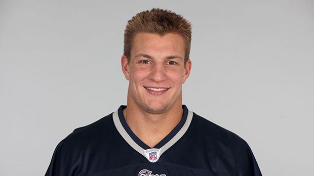 
                <strong>Rob Gronkowski</strong><br>
                Rob Gronkowski (New England Patriots) - Das verschmitzte Lächeln hat er bis heute nicht abgelegt, seine Frisur trug Tight End Rob Gronkowski in jungen Jahren jedoch ein wenig anders.
              