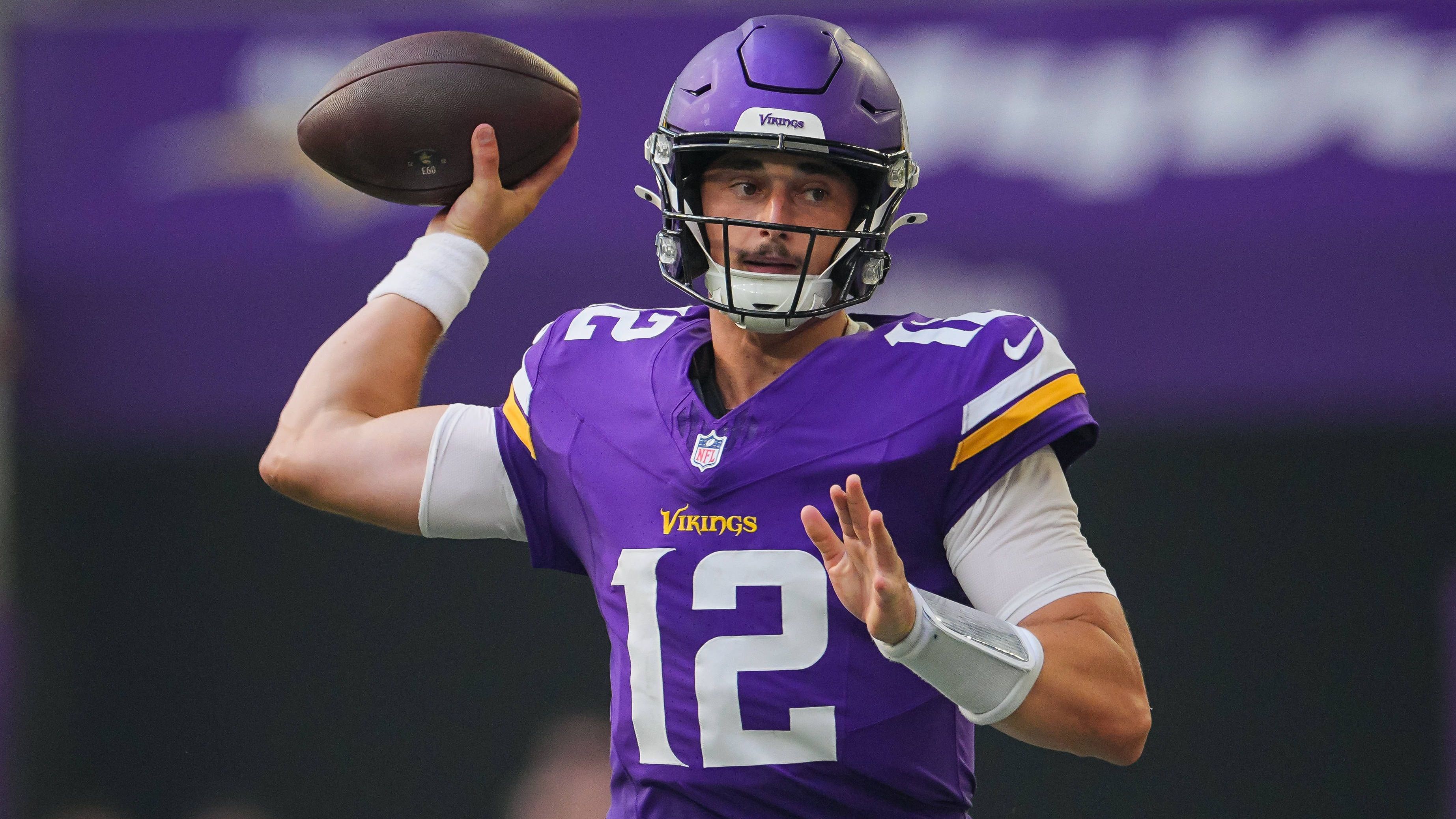 <strong>Max Brosmer (Minnesota Vikings)</strong><br>Der ungedraftete Quarterback nutzte seinen einzigen Drive: 5/8 Pässe für 47 Yards und einen Touchdown. Dennoch steht er aktuell nur als Quarterback Nummer vier im Kader der Vikings.