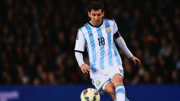 
                <strong>Argentinien</strong><br>
                Platz 6: Argentinien. Mit 120 Millionen Euro Marktwert steht Lionel Messi über allem. Insgesamt liegt der Wert des Vize-Weltmeisters bei 434,4 Millionen Euro.
              