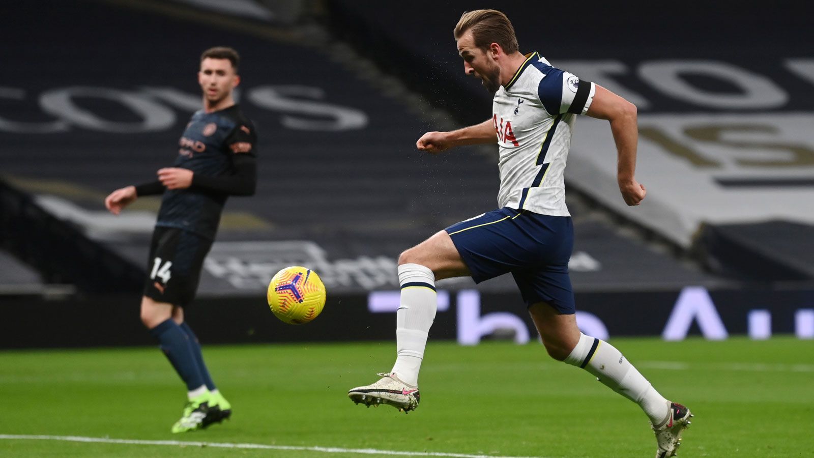 
                <strong>Darum sind die Spurs endlich titelreif</strong><br>
                Mit dem 2:0-Erfolg über Manchester City bestätigten die Spurs ihre aktuell herausragende Form. Tottenham feierte den vierten Sieg in Folge und eroberte die Tabellenspitze in der Premier League. Die Fans träumen vom großen Wurf und der ersten Meisterschaft seit 1961. Doch was macht Tottenham Hotspur in dieser Saison so stark? ran.de zeigt sechseinhalb Faktoren, weshalb es das Jahr der Spurs werden könnte.
              