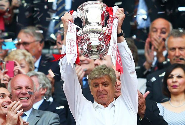 
                <strong>Arsene Wenger: alle 87,47 Spiele eine Trophäe</strong><br>
                Platz 10: Der dienstälteste Trainer der Premier League konnte bis zum FA-Cup-Erfolg mit Arsenal im vergangenen Jahr sein zehnjähriges Jubiläum ohne Titel feiern. 2004 gewann er das letzte Mal die Meisterschaft. In 1487 Spielen kommt er auf 17 Titel.  
              