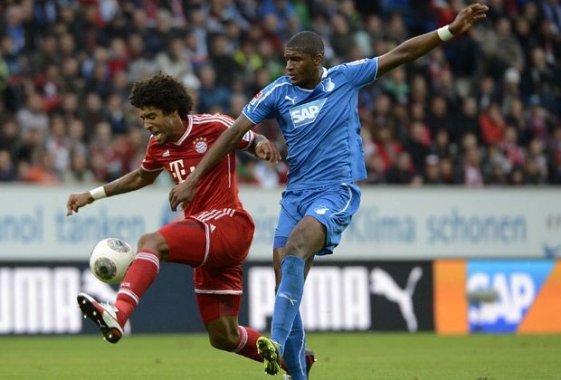 
                <strong>1899 Hoffenheim - FC Bayern München 1:2</strong><br>
                In Sinsheim will der FC Bayern Geschichte schreiben - doch die Hausherren haben etwas dagegen. Niklas Süle bringt 1899 Hoffenheim sogar in Führung, Mario Mandžukić kann für den Triple-Sieger noch vor der Pause ausgleichen
              