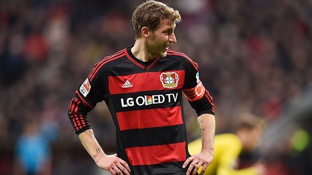 
                <strong>Stefan Kießling (Bayer 04 Leverkusen)</strong><br>
                Stefan Kießling (Bayer 04 Leverkusen): Ging nach zwei Minuten dahin, wo es weht tut. Tat sich dabei aber selbst weh. Wurde mit vielen langen Bällen gesucht und musste sie mit dem Rücken zu Hummels und Sokratis verteidigen. Hat diesen schweren Job ganz ordentlich gemacht, bis er er mit einem Ballverlust das 0:1 einläutete. ran-Note: 3-.
              