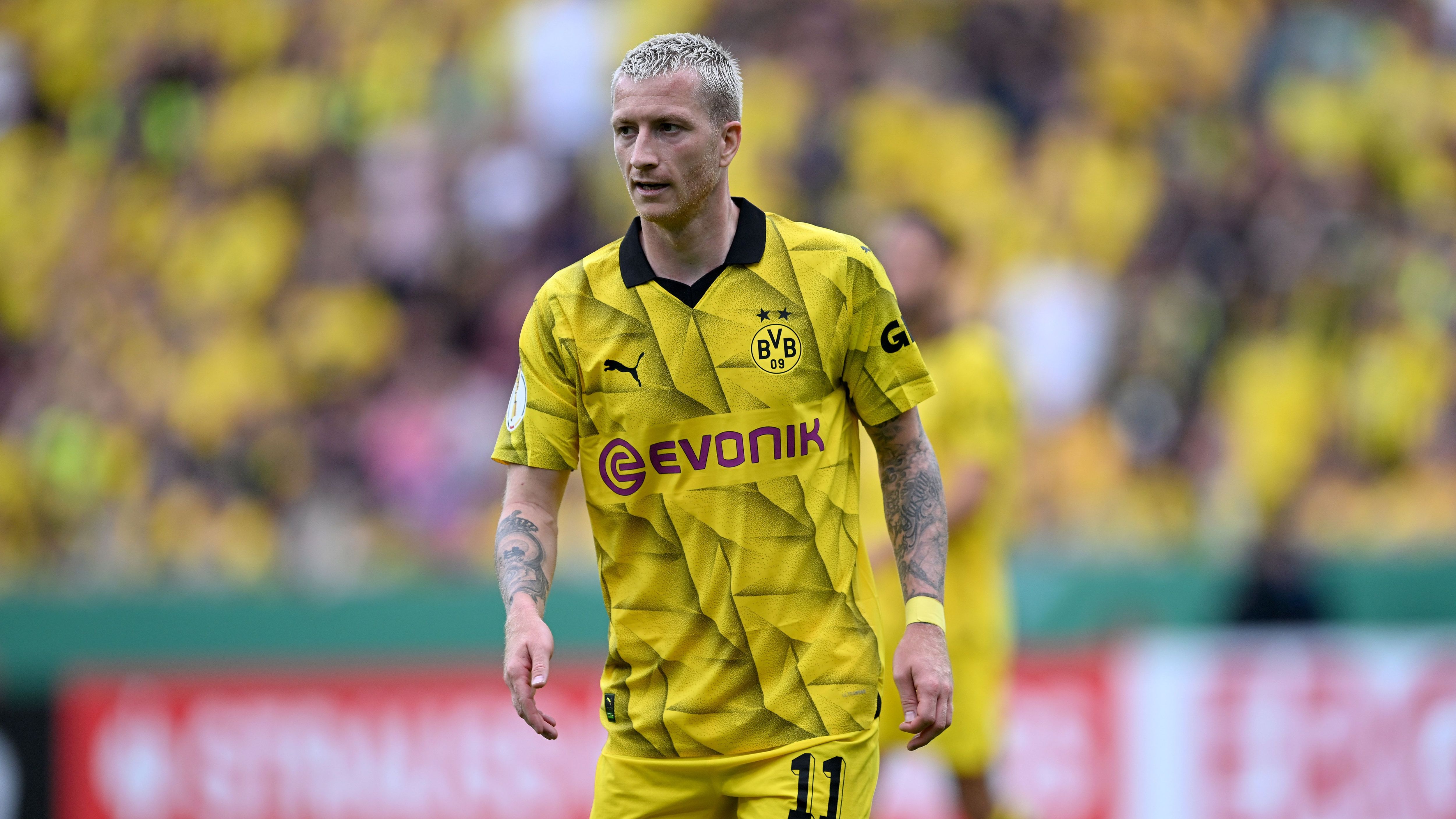 <strong>Marco Reus (Borussia Dortmund)</strong><br>Spielt nach seiner Einwechslung für Brandt quasi keine Rolle und kann dem Spiel seinen Stempel nicht aufdrücken. Ist zwar bemüht und läuft viel, hat aber kaum Aktionen in der Vorwärtsbewegung. <strong><em>ran</em>-Note: 4</strong>