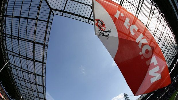 
                <strong>1. FC Köln: 165 Euro</strong><br>
                Platz 14 - 1. FC Köln: 165 Euro. Nach dem erneut sehr souveränen Klassenerhalt freut man sich in der Domstadt auf das dritte Jahr Bundesliga in Serie. Und auch die Fans dürfen feiern, die Karten in der günstigsten Kategorie werden nicht teurer.
              