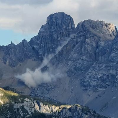 Wanderwege gesperrt - massiver Felssturz in den Dolomiten!