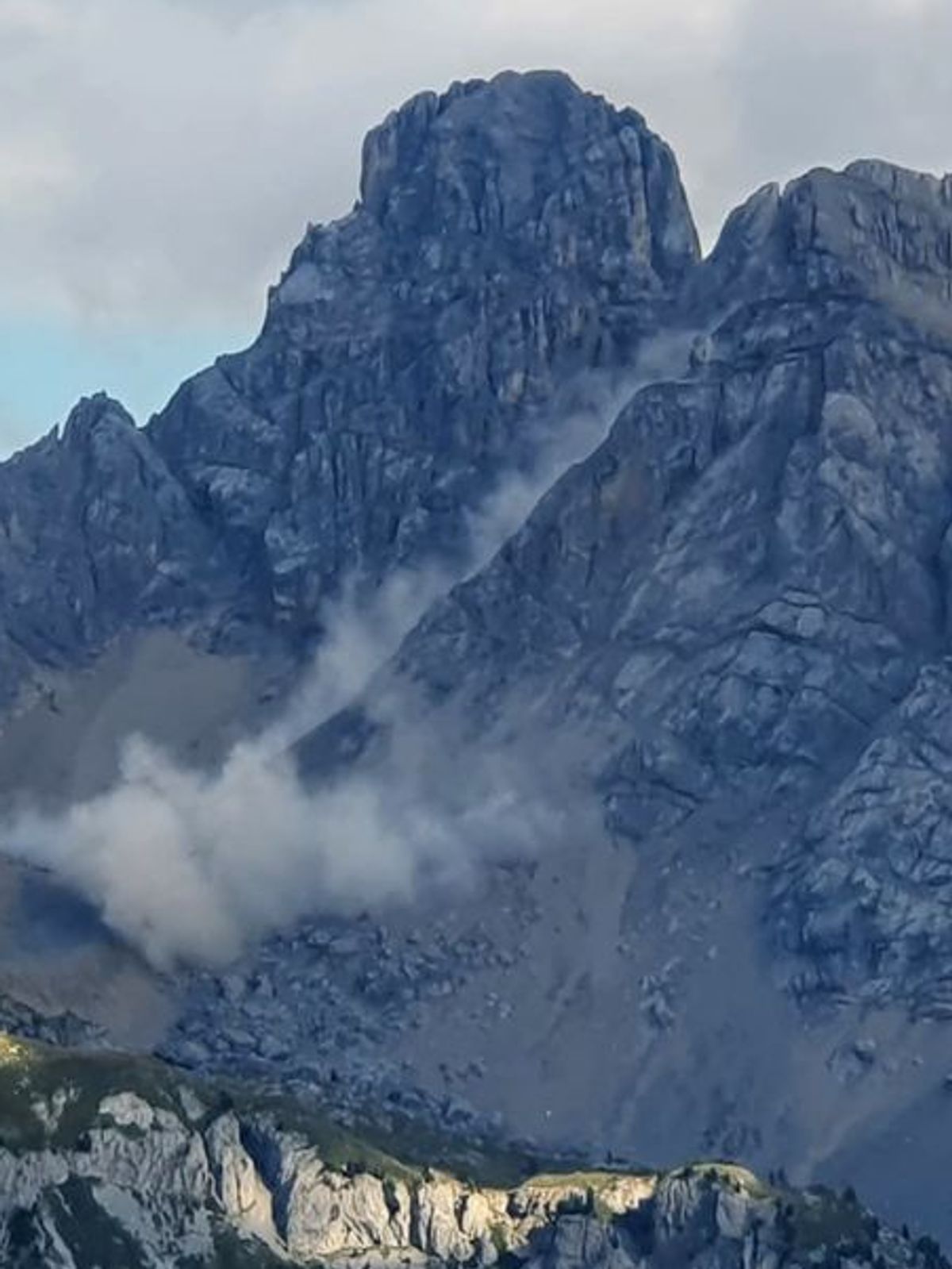 Wanderwege gesperrt - massiver Felssturz in den Dolomiten!
