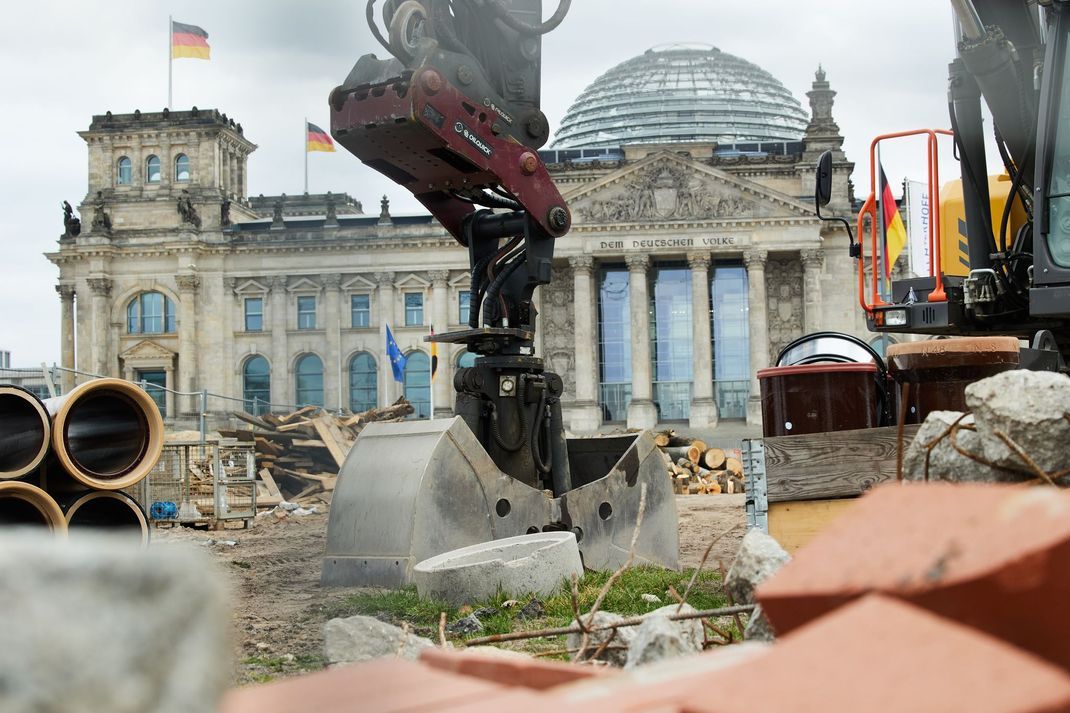 Nicht nur im wörtlichen, sondern auch im übertragenen Sinne gibt es beim Bundestag gerade einige Baustellen.