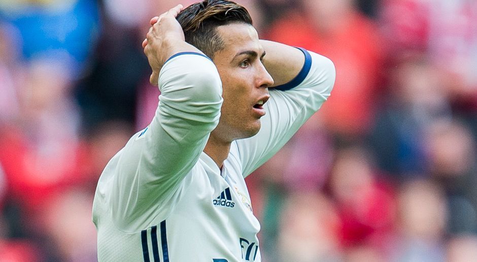 
                <strong>Cristiano Ronaldo</strong><br>
                Weit entfernt von den Top 15 ist übrigens Weltfußballer Cristiano Ronaldo: Er kommt bislang in der Primera Division nur auf 16 erfolgreiche Dribblings und steht damit auf Rang 522, noch hinter "Zauberfüßen" wie Fin Bartels (Werder Bremen, 32 erfolgreiche Dribblings), Florian Niederlechner (SC Freiburg, 38) oder Mario Gomez (VfL Wolfsburg, 17)
              