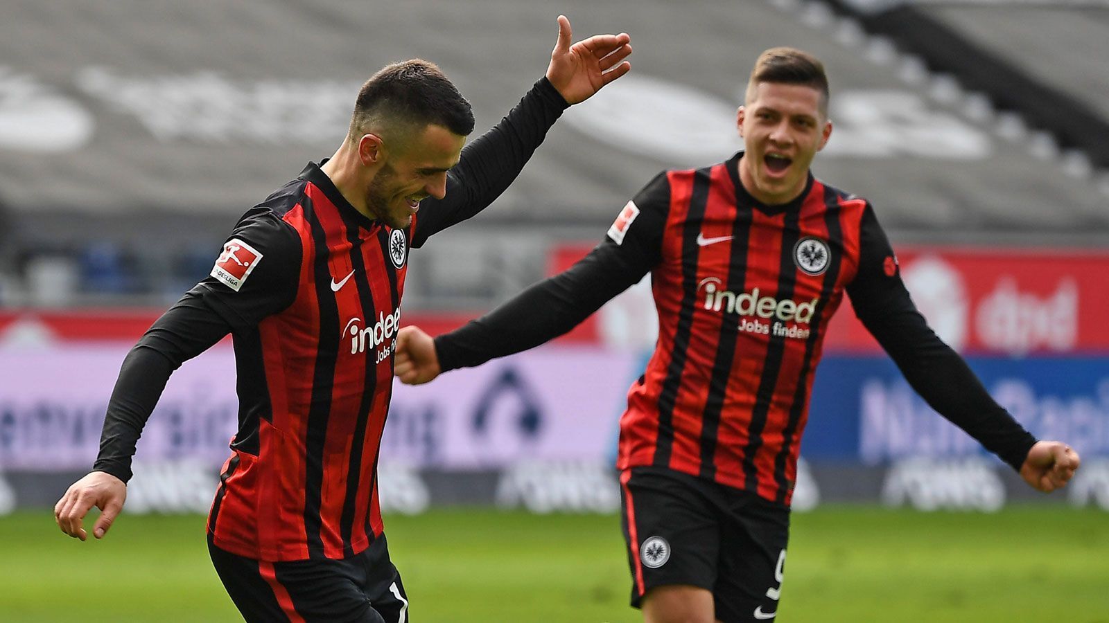 
                <strong>Eintracht Frankfurt</strong><br>
                Ganz anders die Frankfurter Eintracht: Mit Luka Jovic kehrte ein alter Bekannter an den Main zurück. Der Serbe verzeichnete in 14 Einsätzen fünf Scorerpunkte, fügt sich nahtlos in das SGE-Spiel ein und scheint auch großen Einfluss auf seine Teamkollegen zu haben - insbesondere auf Landsmann Filip Kostic. Seit dem Jovic-Transfer geht der Außenbahnspieler durch die Decke und kommt auf 18 Torbeteiligungen, zuvor war er nur an einem Treffer direkt beteiligt.
              