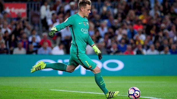 
                <strong>Marc-Andre ter Stegen (FC Barcelona)</strong><br>
                Marc-Andre ter Stegen: Blieb die erste halbe Stunde ohne Prüfung. War beim 1:0 der Borussia chancenlos. Konnte sich des Weiteren bei seiner Rückkehr in den Borussia Park kaum besonders auszeichnen. ran-Note: 3
              