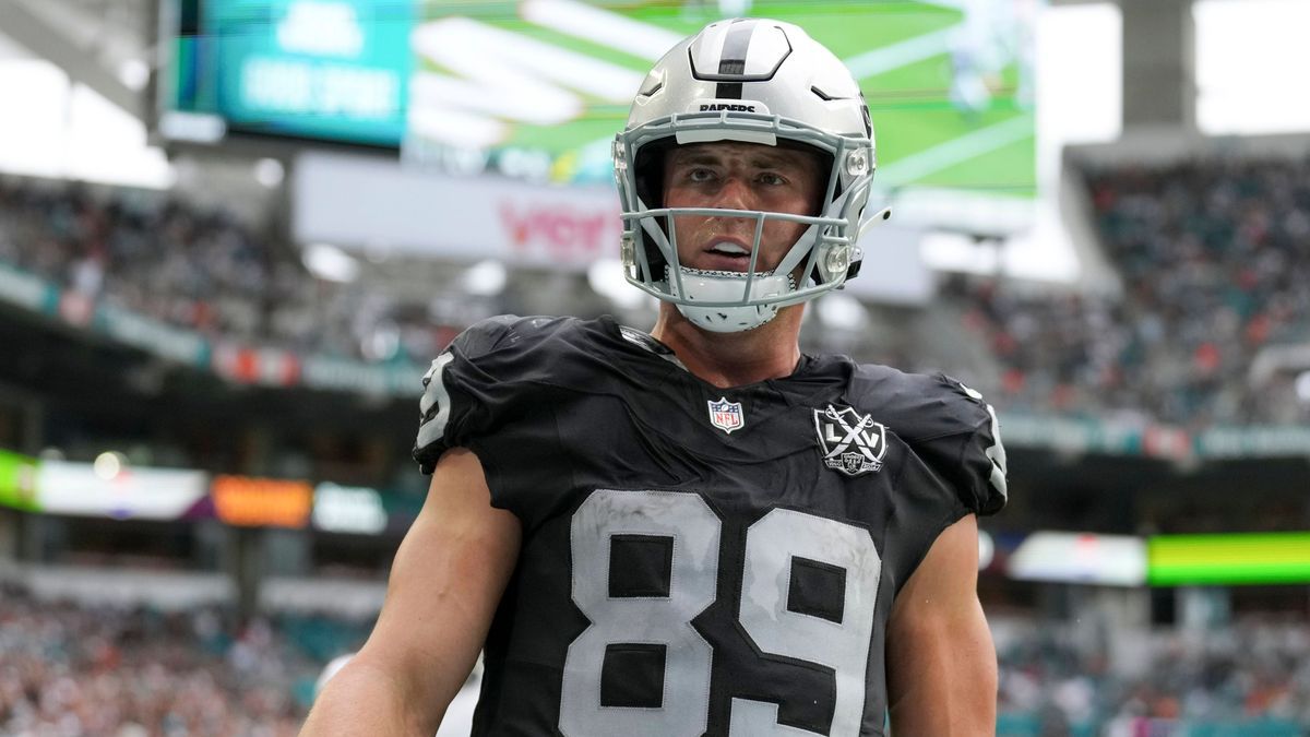 MIAMI GARDENS, FL - NOVEMBER 17: Las Vegas Raiders tight end Brock Bowers (89) looks towards the stands after his touchdown during the game between the Las Vegas Raiders and the Miami Dolphins on S...