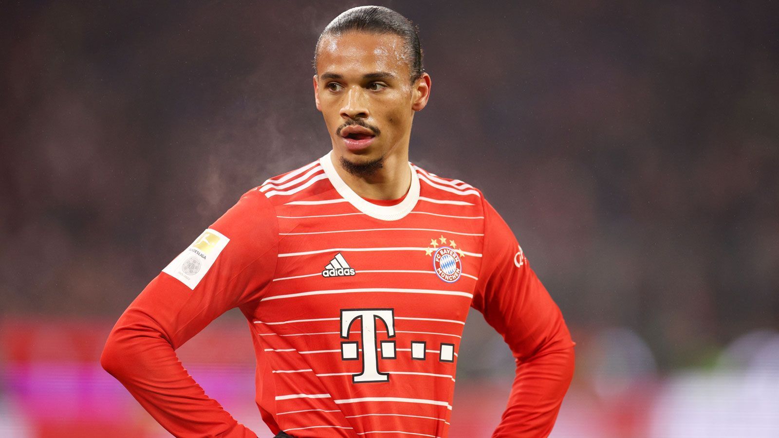 
                <strong>Leroy Sane (FC Bayern München)</strong><br>
                Gutes Spiel des Nationalspielers, der viele gelungene Aktionen verzeichnen kann. Die beste davon natürlich in der ersten Halbzeit seine Direktabnahme von Müllers Vorlage zum 1:0 (34.). Danach aber nicht mehr so aktiv, wird daher nach dem 1:1 für Gravenberch vom Platz geholt (71.). ran-Note: 3
              