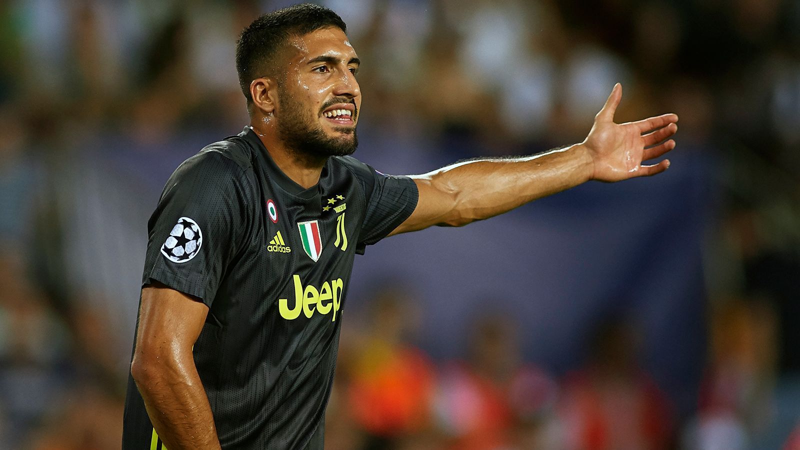 
                <strong>Emre Can</strong><br>
                Im Sommer 2018 verpflichtete Juventus den deutschen Nationalspieler Emre Can. Den damals 25-Jährigen schnappte sich die "Alte Dame" ablösefrei vom FC Liverpool. Der gebürtige Frankfurter konnte sich anschließend aber bei den Italienern nicht so wirklich behaupten, aber zumindest machte Juve ein finanziell gutes Geschäft mit dem Mittelfeldspieler. Nach 45 Einsätzen gaben die Turiner Can Anfang 2020 an Borussia Dortmund ab. Mit Leihgebühr und späterer Ablösesumme soll Juventus insgesamt 26 Millionen Euro eingenommen haben. 
              