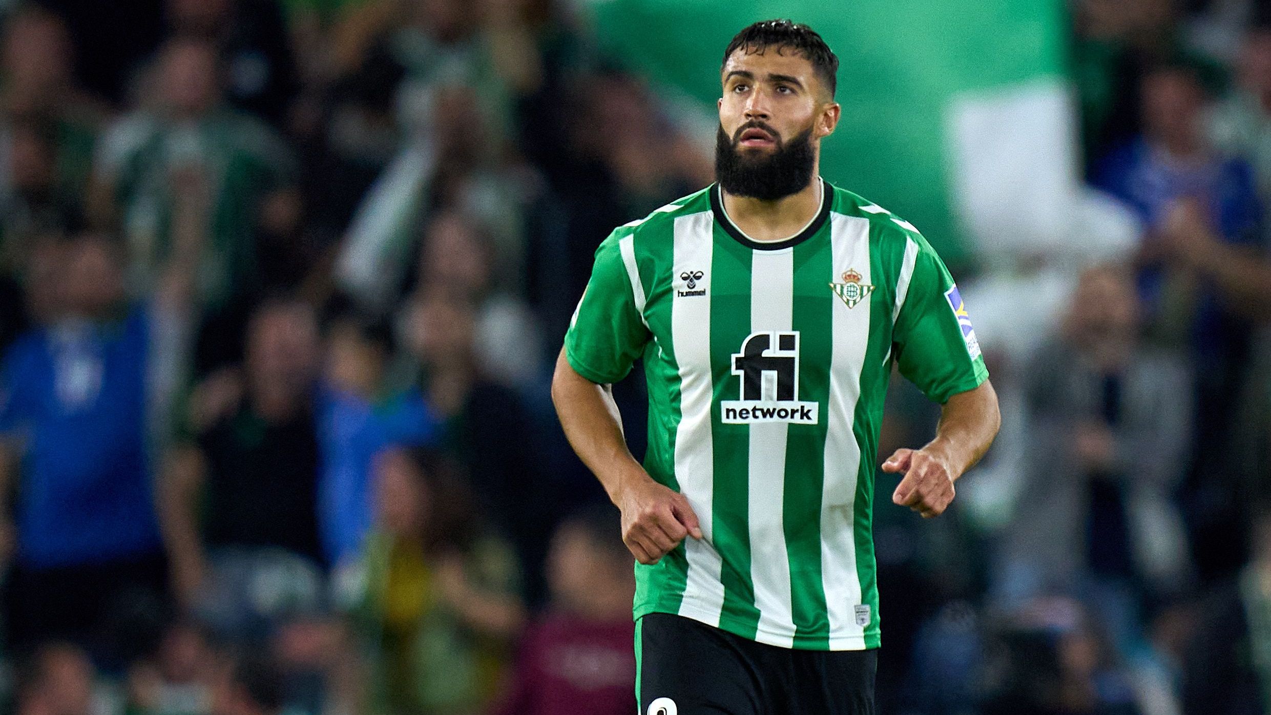 <strong>Nabil Fekir (Betis Sevilla)</strong><br>Als Nabil Fekir 2019 für knapp 20 Millionen Euro von Olympique Lyon zu Betis Sevilla wechselte, staunte die Fußball-Welt nicht schlecht. Hatte der Franzose doch Angebote mehrerer europäischer Top-Klubs. 2018 hatte er sogar schon seinen Medizincheck beim FC Liverpool bestanden - zu einem Transfer kam es bekanntermaßen jedoch nicht. Dafür ging es für den Offensivspieler eben nach Andalusien...