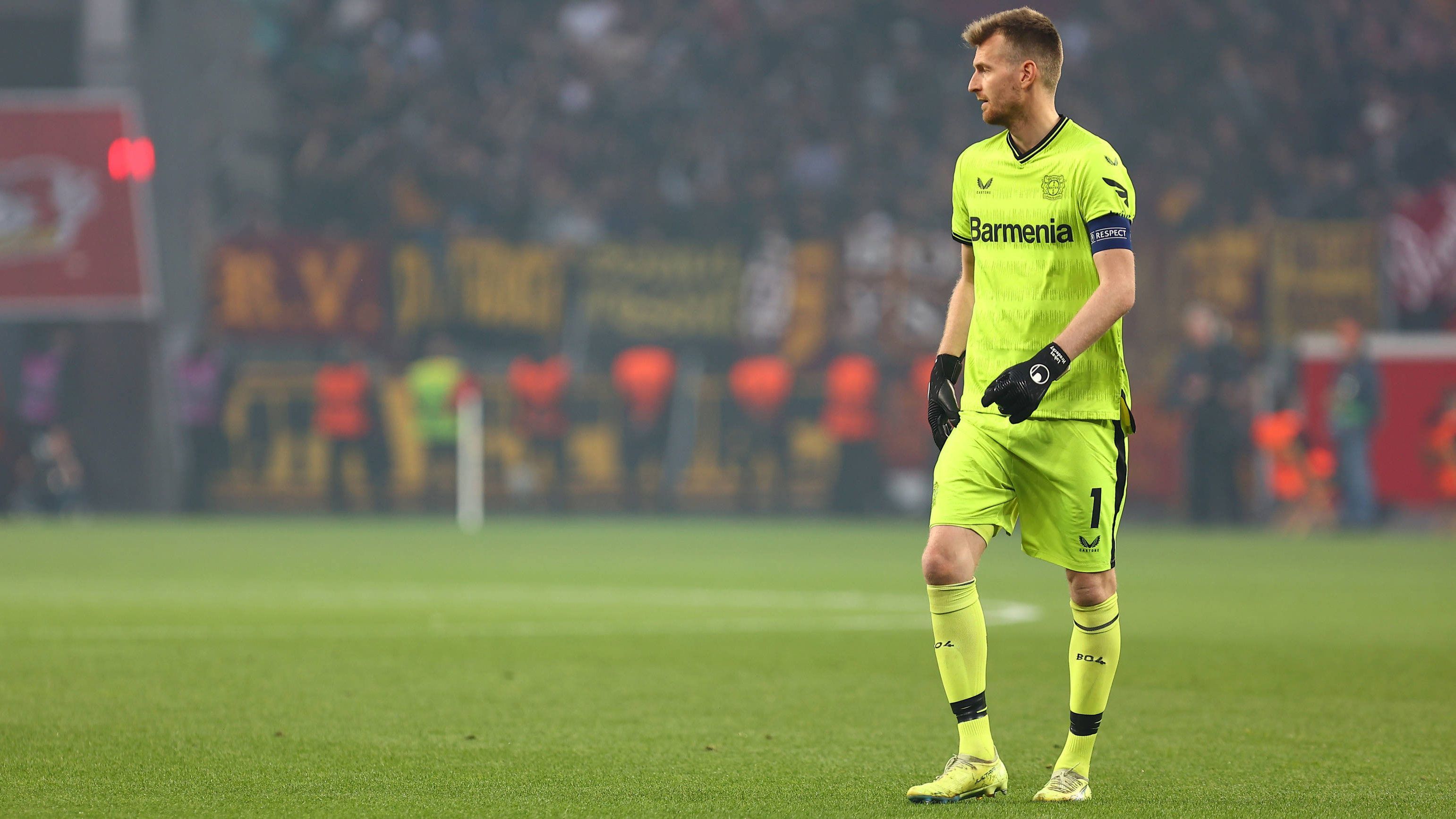 
                <strong>Lukas Hradecky</strong><br>
                Bekommt gegen eine offensiv harmlose Roma über 90 Minuten quasi nichts zu tun. ran-Note: 3
              