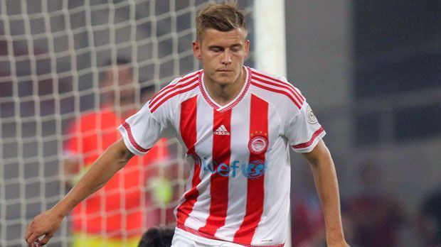 
                <strong>Alfred Finnbogason (Zugang FC Augsburg)</strong><br>
                Alfred Finnbogason (Zugang FC Augsburg): Der Ersatz für Matavz kommt aus Griechenland. Augsburg leiht den Isländer zwar von Real Sociedad San Sebastian aus Spanien aus, zuletzt lief Finnbogason allerdings für Olympiakos Piräus auf. Er wird zunächst für ein halbes Jahr ausgeliehen.
              