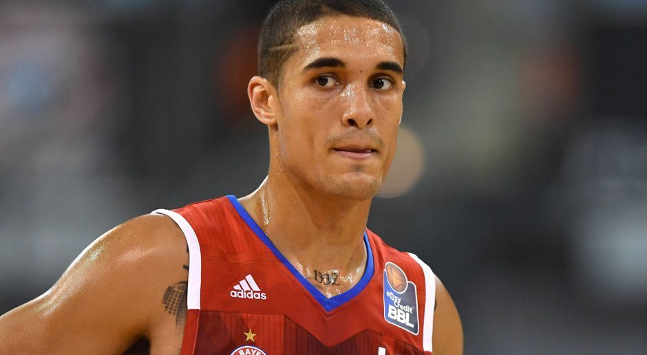 
                <strong>Nick Johnson</strong><br>
                Er ist die neue Attraktion des FC Bayern Basketball: Nick Johnson. Der ehemalige NBA-Star soll den Deutschen Meister 2014 im EuroCup zu neuen Höhen führen, am besten schon gegen Zenit St. Petersburg (Mi., 16. November, ab 19:45 Uhr live auf ProSieben MAXX und ran.de). Doch wer ist dieser Nick Johnson eigentlich? ran.de erklärt den neuen Hingucker der Münchner.
              