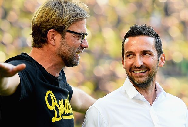 
                <strong>Jürgen Klopp: 90 Minuten gegen den HSV</strong><br>
                ... man kennt und schätzt sich: 1995/96 spielten Jürgen Klopp (li.) und Joe Zinnbauer (re.) gemeinsam für den 1. FSV Mainz 05. Das Wiedersehen macht offensichtlich Freude.
              