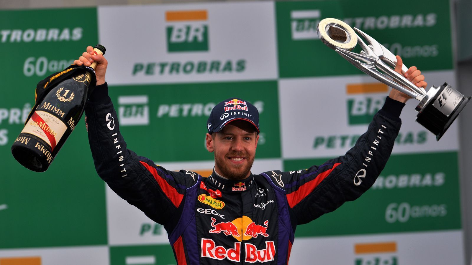 
                <strong>Sebastian Vettel zurück zu Red Bull: So realistisch ist der Sensations-Coup</strong><br>
                Bahnt sich da eine Sensationsrückkehr an? Der Flirt zwischen Sebastian Vettel und Red Bull Racing wird heißer - zumindest vonseiten des Heppenheimers aus. ran.de sagt, welche Voraussetzungen für ein Comeback stimmen müssten.
              