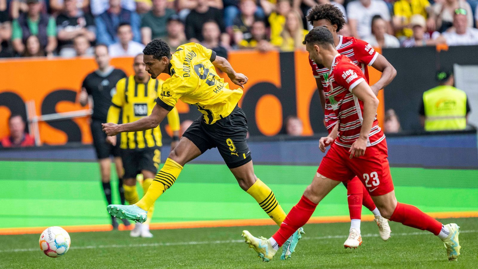 
                <strong>Gewinner und Verlierer des 33. Spieltags der Bundesliga</strong><br>
                Borussia Dortmund hat einen Spieltag vor Schluss die Tabellenführung in der Bundesliga zurückerobert. Im Tabellenkeller ist die erste Entscheidung gefallen. Nils Petersen erlebt einen Abschied wie im Traum. ran präsentiert die Gewinner und Verlierer des Spieltags, 
              