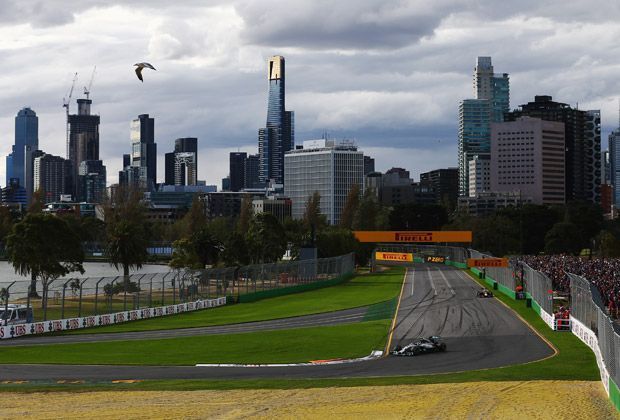
                <strong>Großer Preis von Australien - das Rennen</strong><br>
                Der Albert Park in Melbourne ist Ort des ersten Rennes. Und es geht gleich mächtig zur Sache...
              