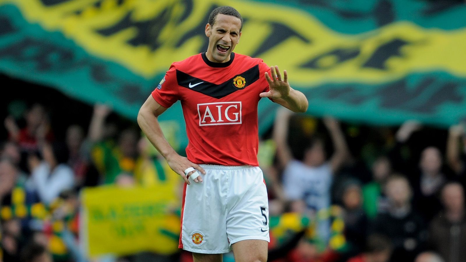 
                <strong>Rio Ferdinand (2010)</strong><br>
                Bei Manchester United war Rio Ferdinand einer der besten Innenverteidiger der Welt - und schon damals eine Kante...
              