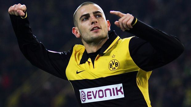 
                <strong>Mladen Petric</strong><br>
                Mladen Petric (2007 - 2008): Nach nur einer Saison verließ Mladen Petric trotz guter Torquote den BVB schon wieder. In 36 Spielen erzielte er 18 Tore. Jürgen Klopp schien mit dem Kroaten nicht planen zu wollen, weshalb der Mittelstürmer zum Hamburger SV wechselte.
              
