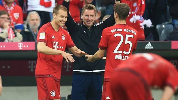 
                <strong>Comeback von Holger Badstuber gegen den VfB Stuttgart</strong><br>
                Samstag, 16:45 Uhr: Genau 200 Tage nach seinem Muskelriss auf der Vorderseite des linken Oberschenkels beim 6:1-Erfolg gegen Porto (21.04.2015) darf Holger Badstuber endlich wieder auf den Fußball-Platz. Nicht nur Bayern-Fans feiern die Einwechslung und wünschen ihm alles Gute. Sogar der Vierte Offiziell grinst. Ein ganz spezieller Moment für den 26-Jährigen ...
              