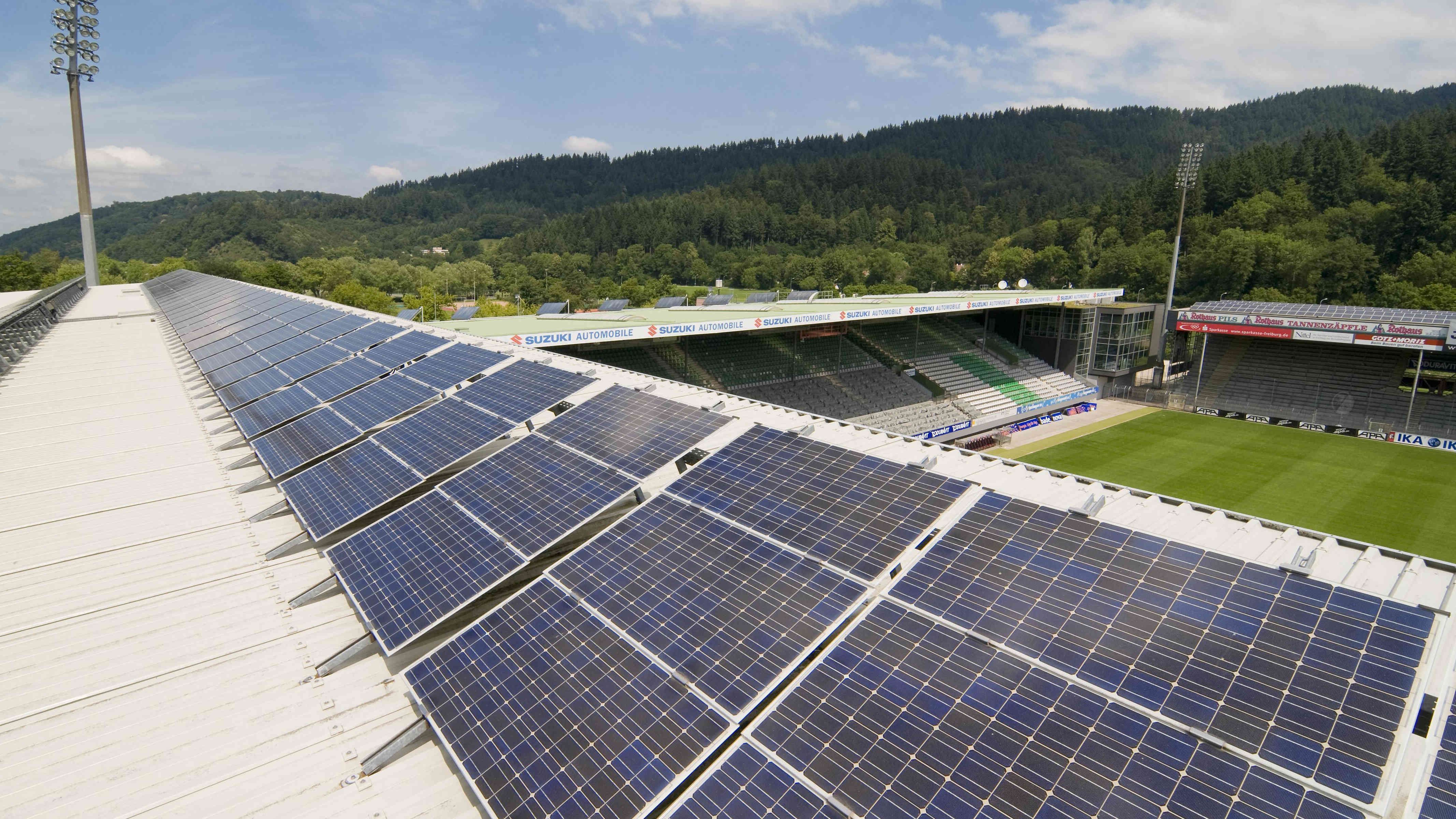 
                <strong>SC Freiburg</strong><br>
                Die Freiburger spielen noch im Schwarzwald-Stadion, aber im kommenden Jahr erfolgt der Umzug in eine neue Arena.
              