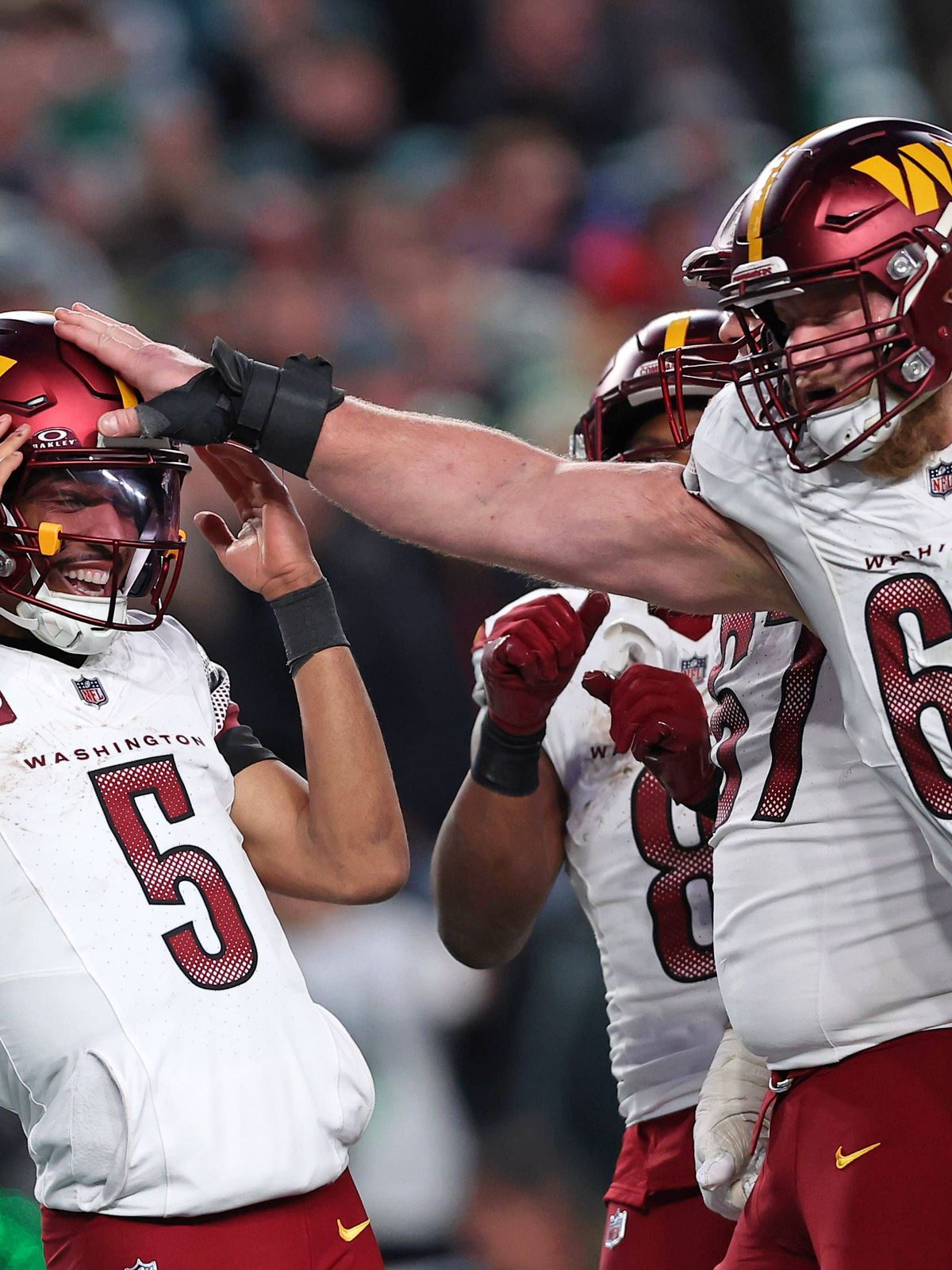 NFL, American Football Herren, USA NFC Championship-Washington Commanders at Philadelphia Eagles Jan 26, 2025; Philadelphia, PA, USA; Washington Commanders quarterback Jayden Daniels (5) celebrates...