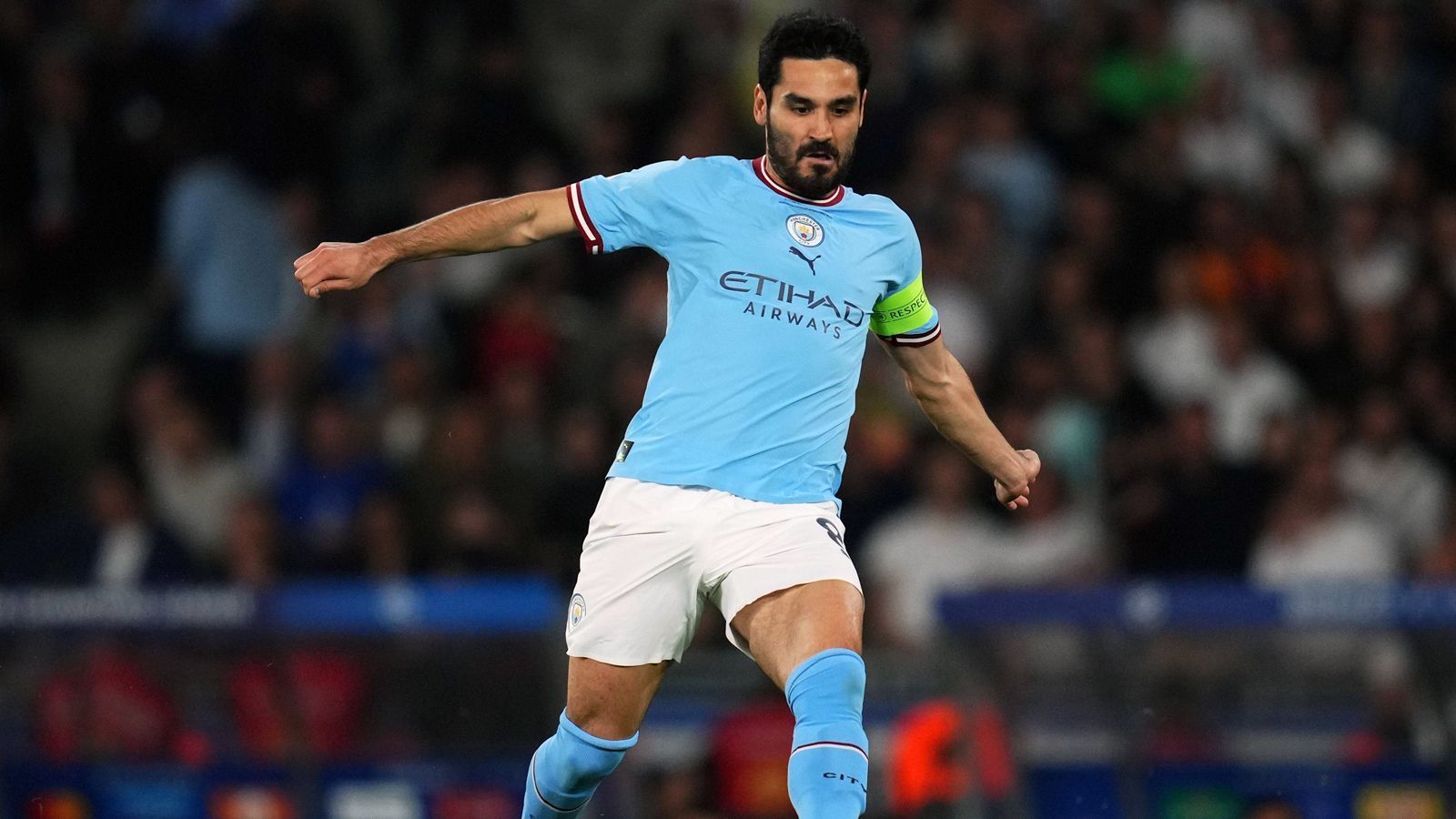 
                <strong>Ilkay Gündogan (Manchester City)</strong><br>
                Der Kapitän macht seiner Rolle alle Ehre. Ist an jeder gelungenen City-Aktion beteiligt bzw. initiiert sie. Versteht sich blind mit De Bruyne und Haaland. Läuft sich zwar häufig in der Mailänder Defensive fest, arbeitet aber unaufhörlich. Nach der Pause im Zusammenspiel mit Foden zum Zungeschnalzen. ran-Note: 2
              