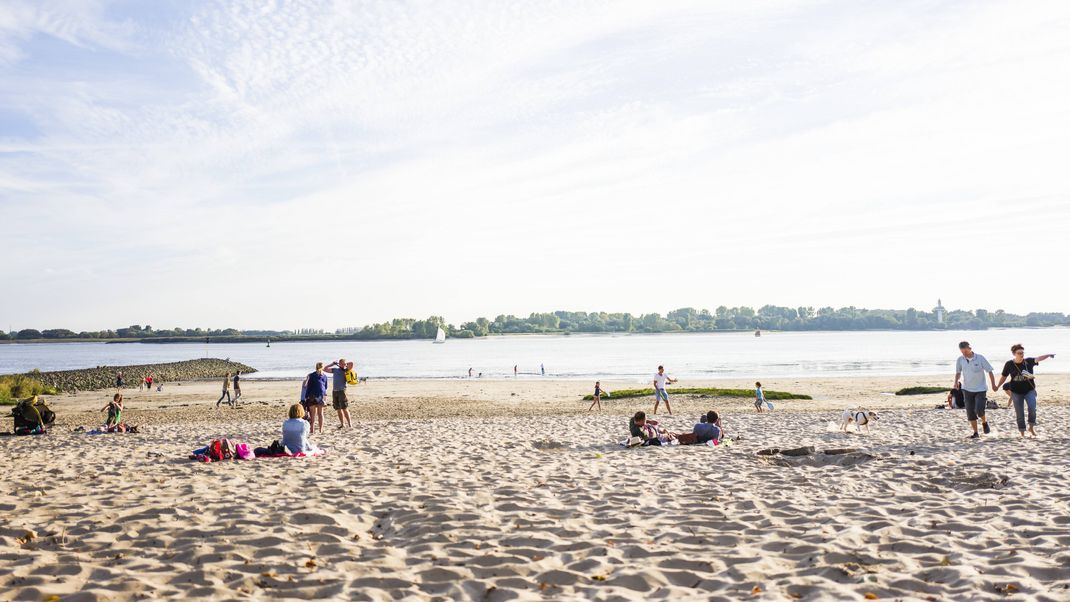 Hier am Elbstrand, am Falkensteiner Ufer, ging das Mädchen im Wasser unter.