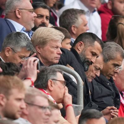 Die Bayern-Bosse Hainer, Kahn und Salihamidzic beim Bundesliga-Spiel in Mainz