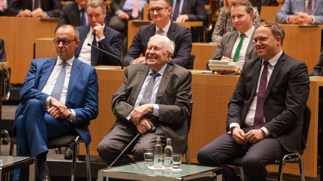 Friedrich Merz (l.), Vorsitzender der CDU, Bernhard Vogel (M:) und Mario Voigt, Thüringer CDU-Fraktionsvorsitzender.